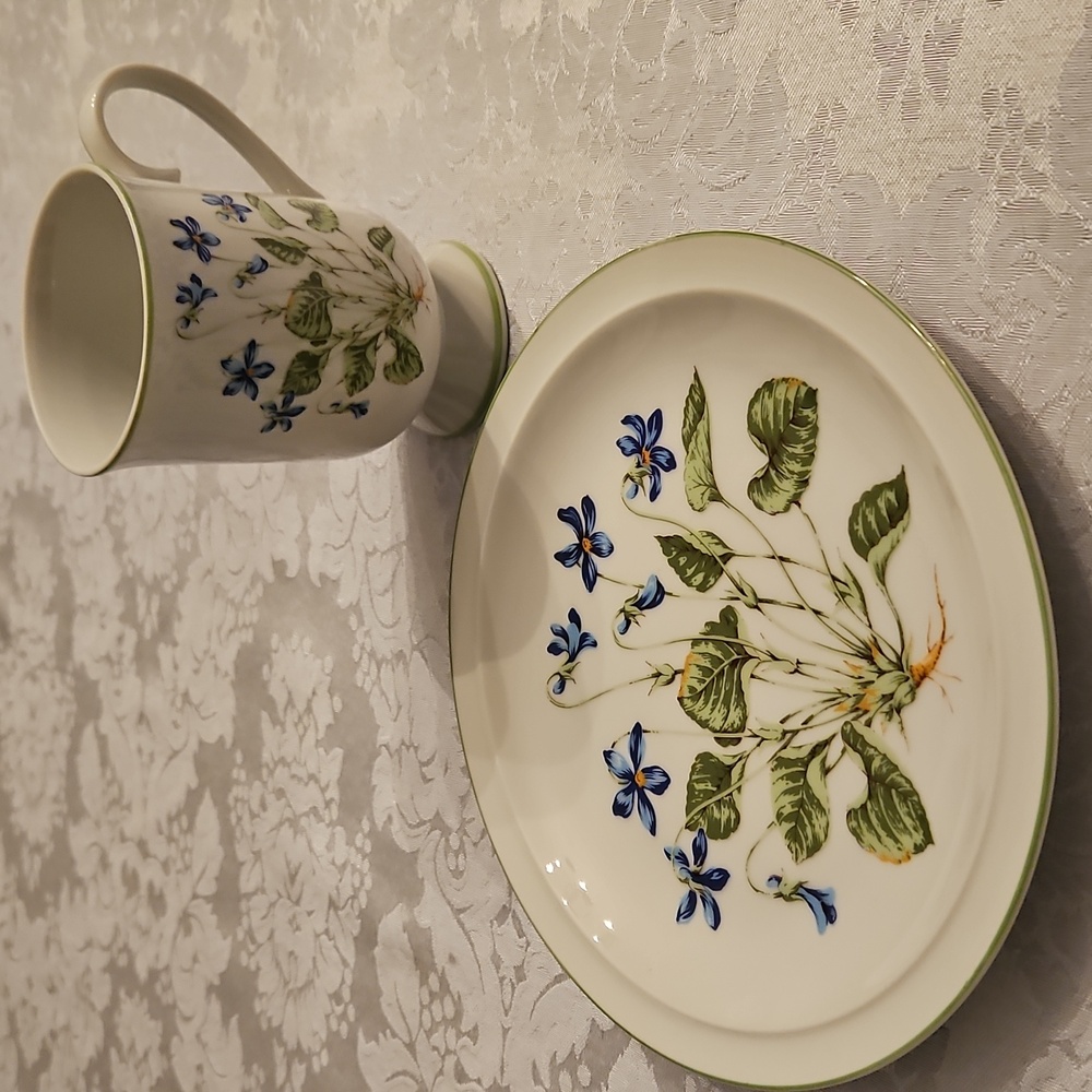 "Spring Violet" two-piece place setting by Royal Domino